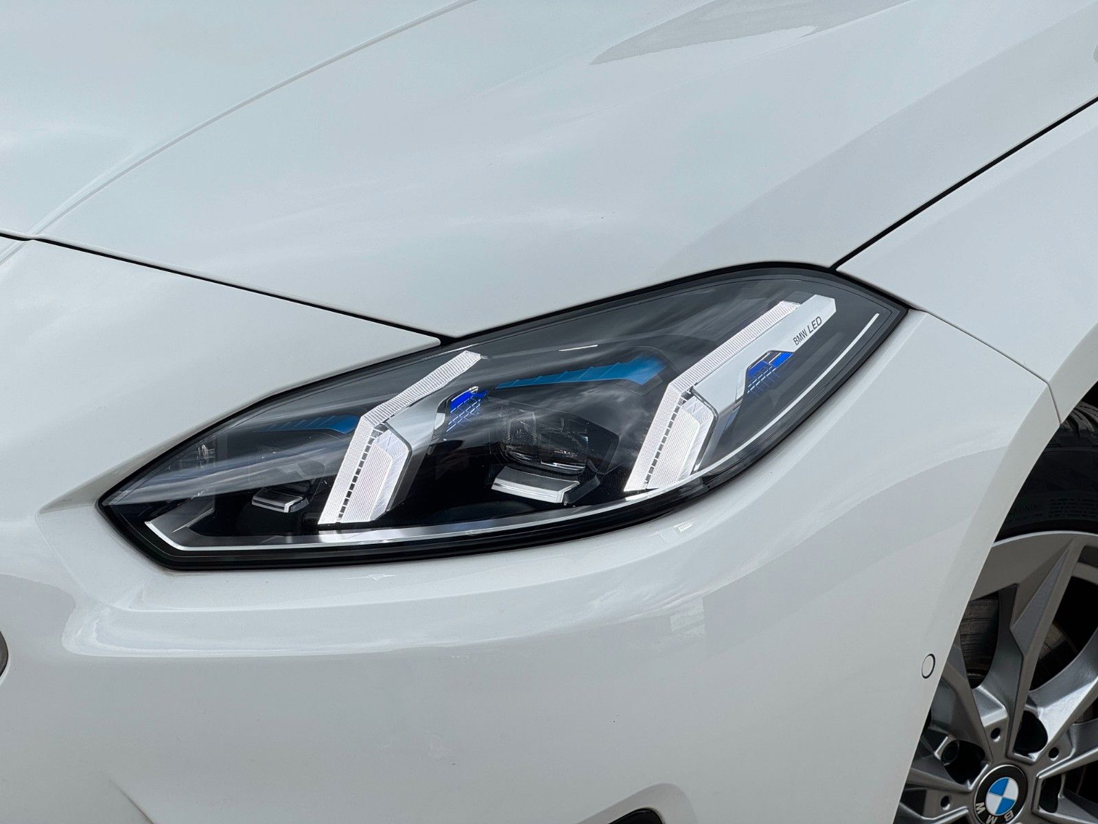 Fahrzeugabbildung BMW 120i Aut. Adap. LED CAM SHZ LHZ KZG CarPlay
