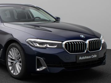 Fahrzeugabbildung BMW 520d xD Luxury Line Kamera HUD DAB HiFi DisplKey