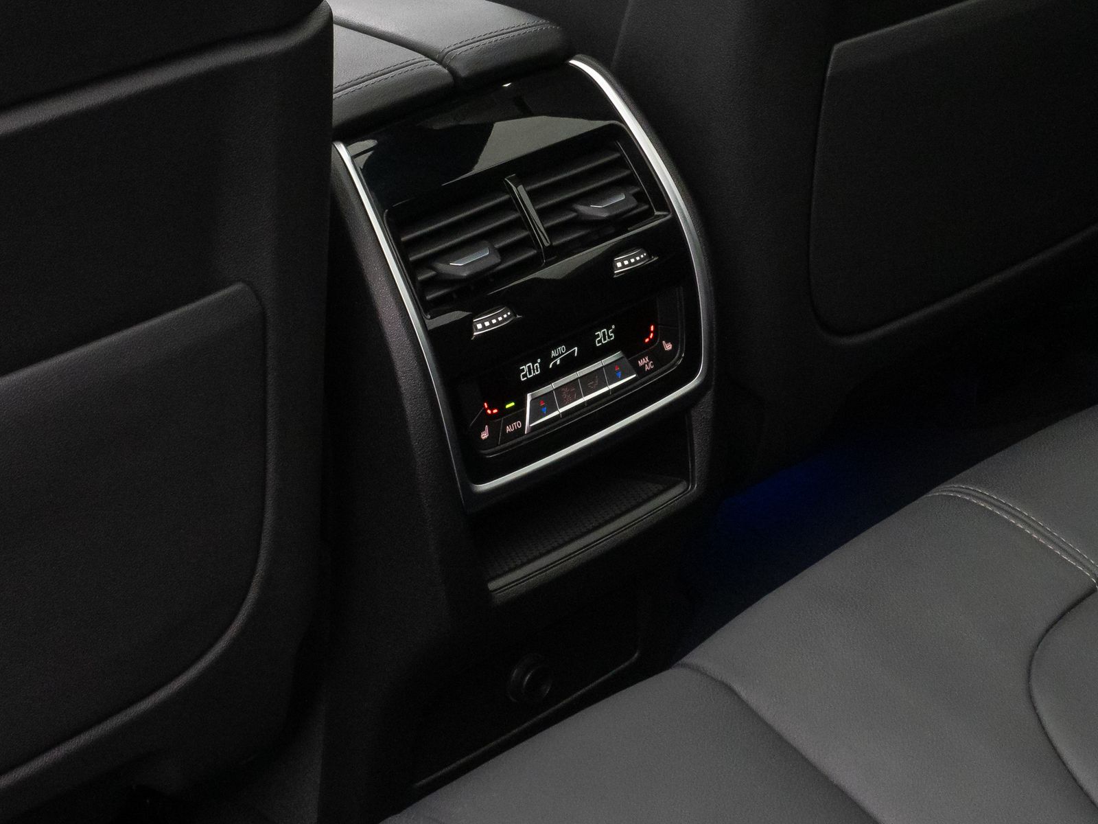 Fahrzeugabbildung BMW X5 M50d Panoram Laser 360°HUD H/K SoftCl AHK 22"