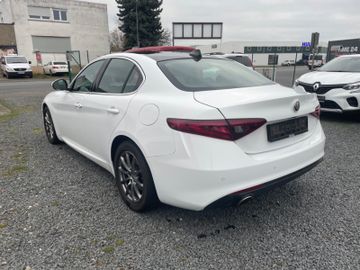 Alfa-Romeo Giulia - 4