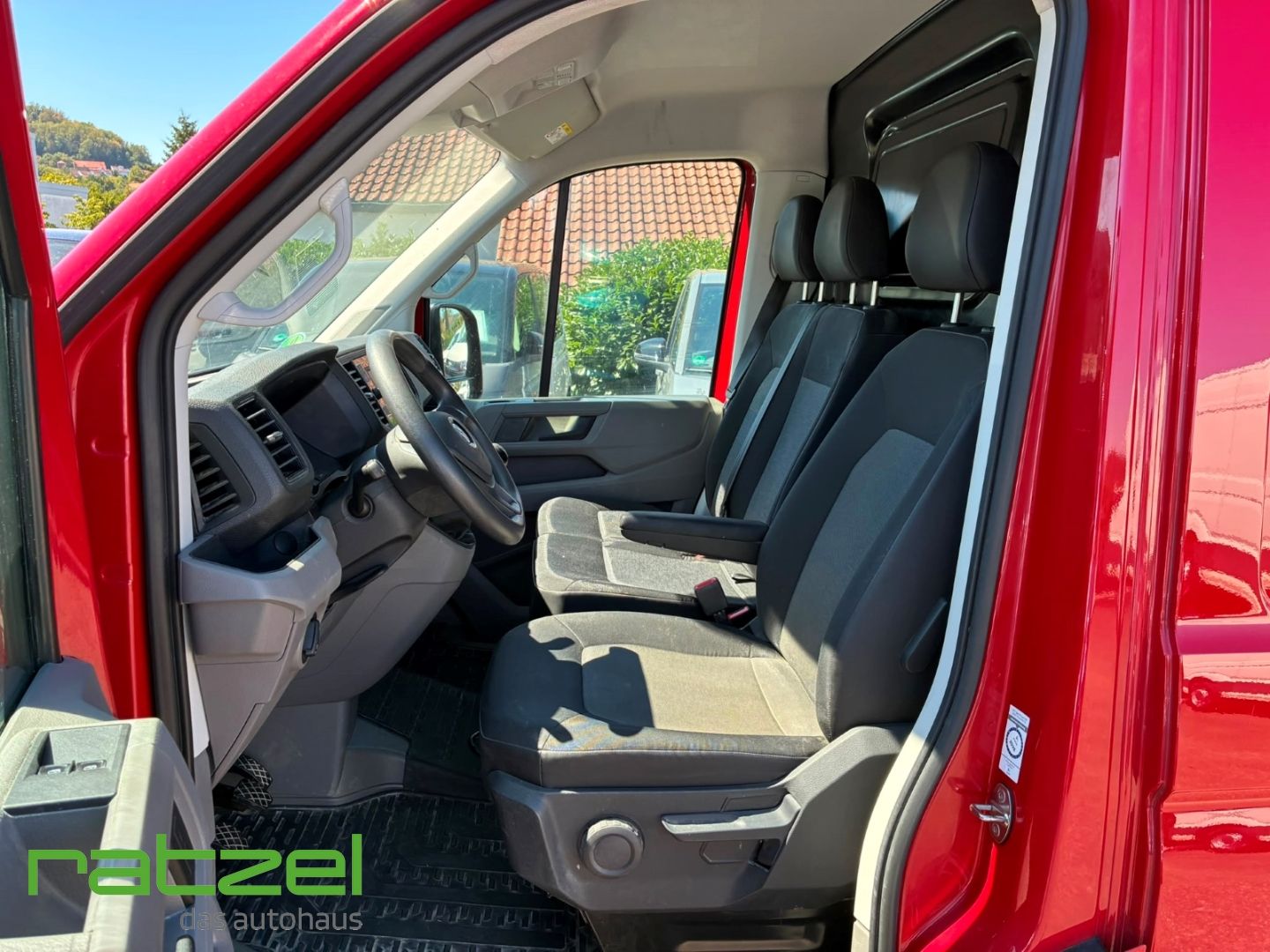 Fahrzeugabbildung Volkswagen Crafter Kasten Hochdach FWD 35 MR 2.0 TDI +AHK+P