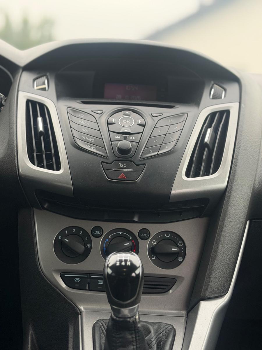 Ford Focus 2012 — photo 25