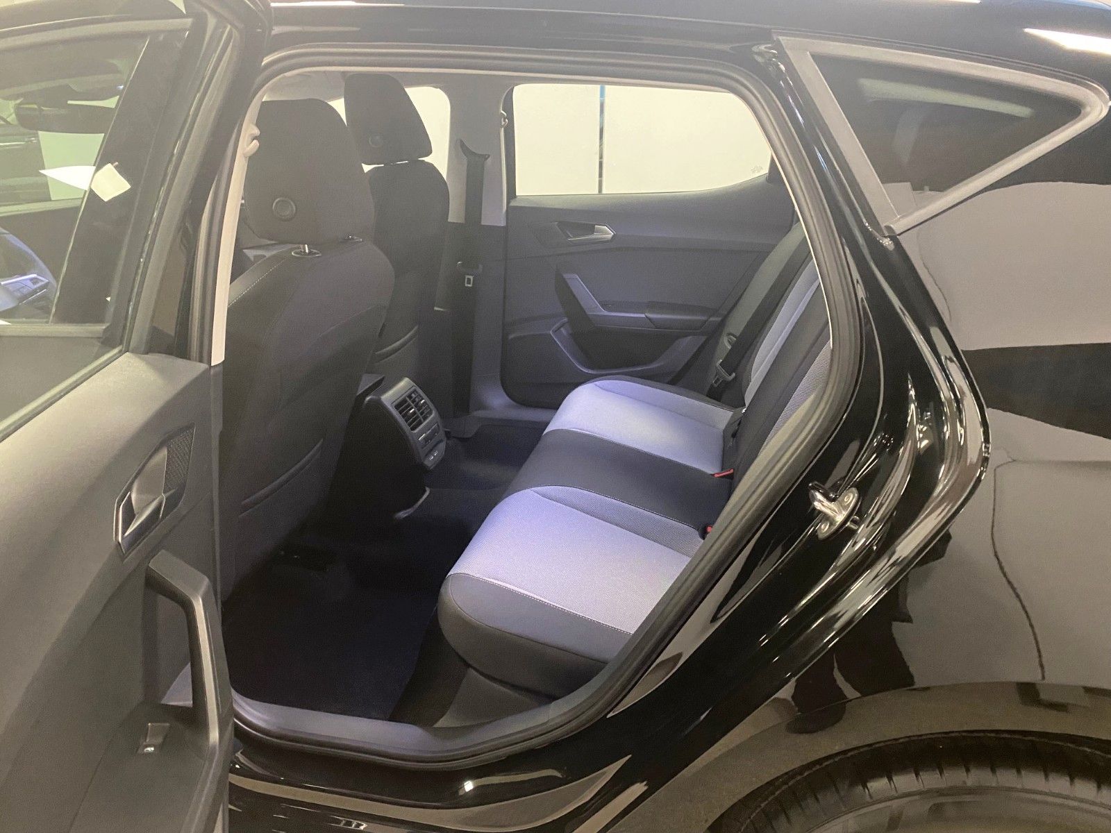 Fahrzeugabbildung SEAT Leon 1.5 TSI STYLE+R Kamera+ACC+3 Zonen KLIMA+BC