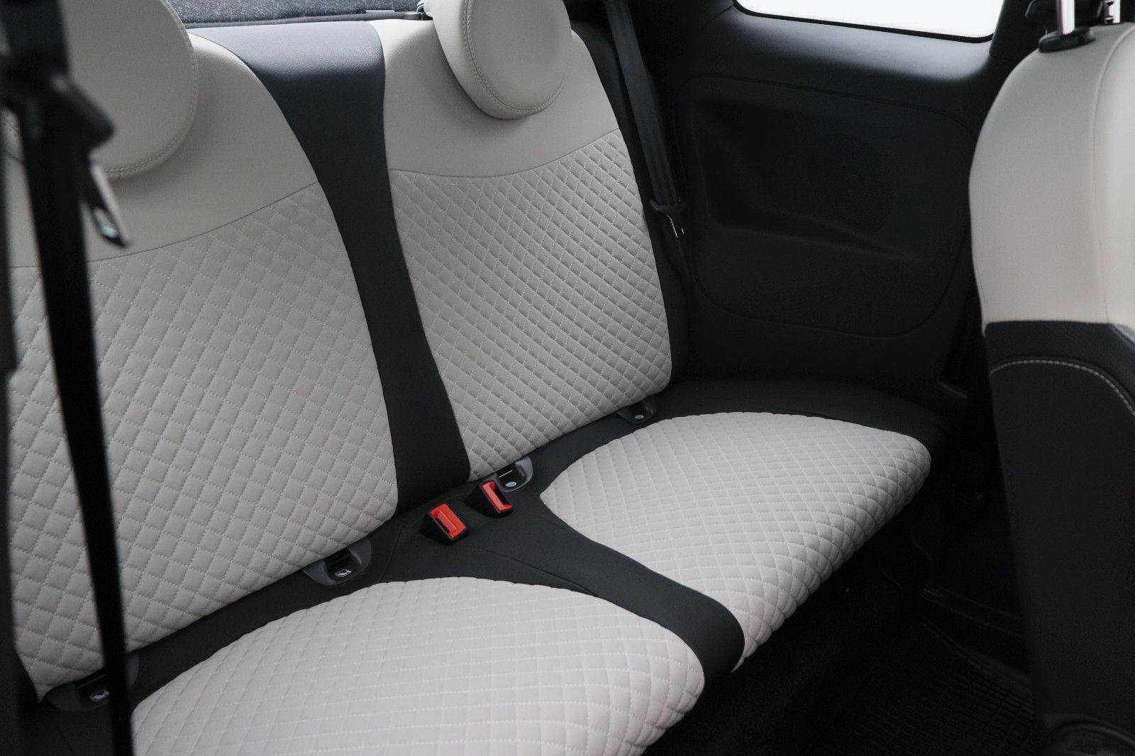 Fahrzeugabbildung Fiat 500 1.0 DolceVita