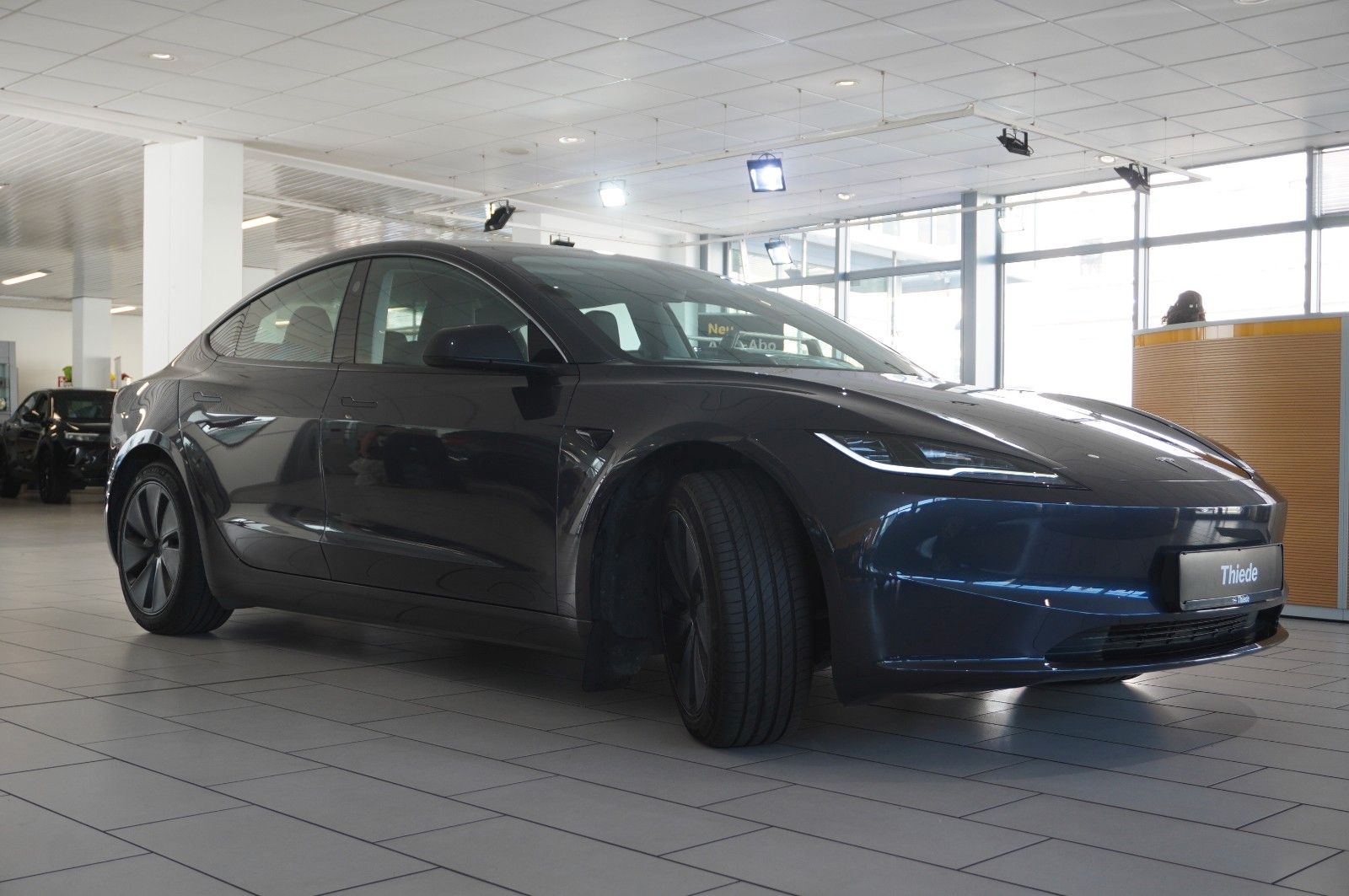 Fahrzeugabbildung Tesla Model 3 Standard Range RWD  NAVI/KAMERA/SH/PILOT