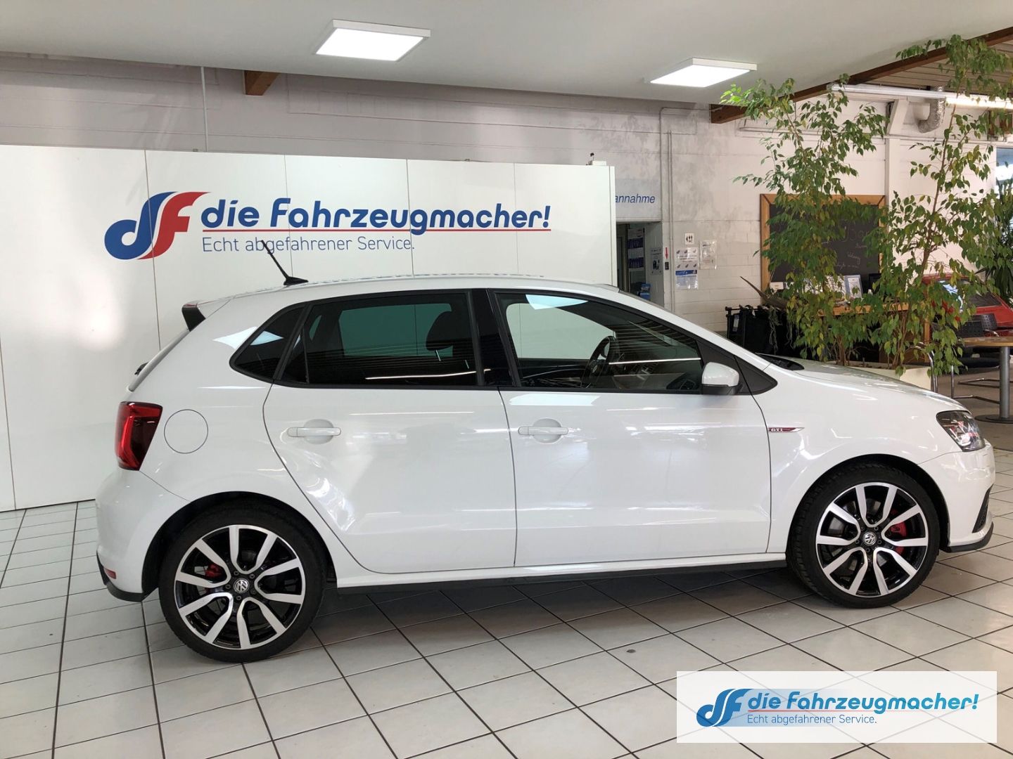 Fahrzeugabbildung Volkswagen Polo V GTI 1.8 TSI Navi LED Klimaauto SHZ Kamera