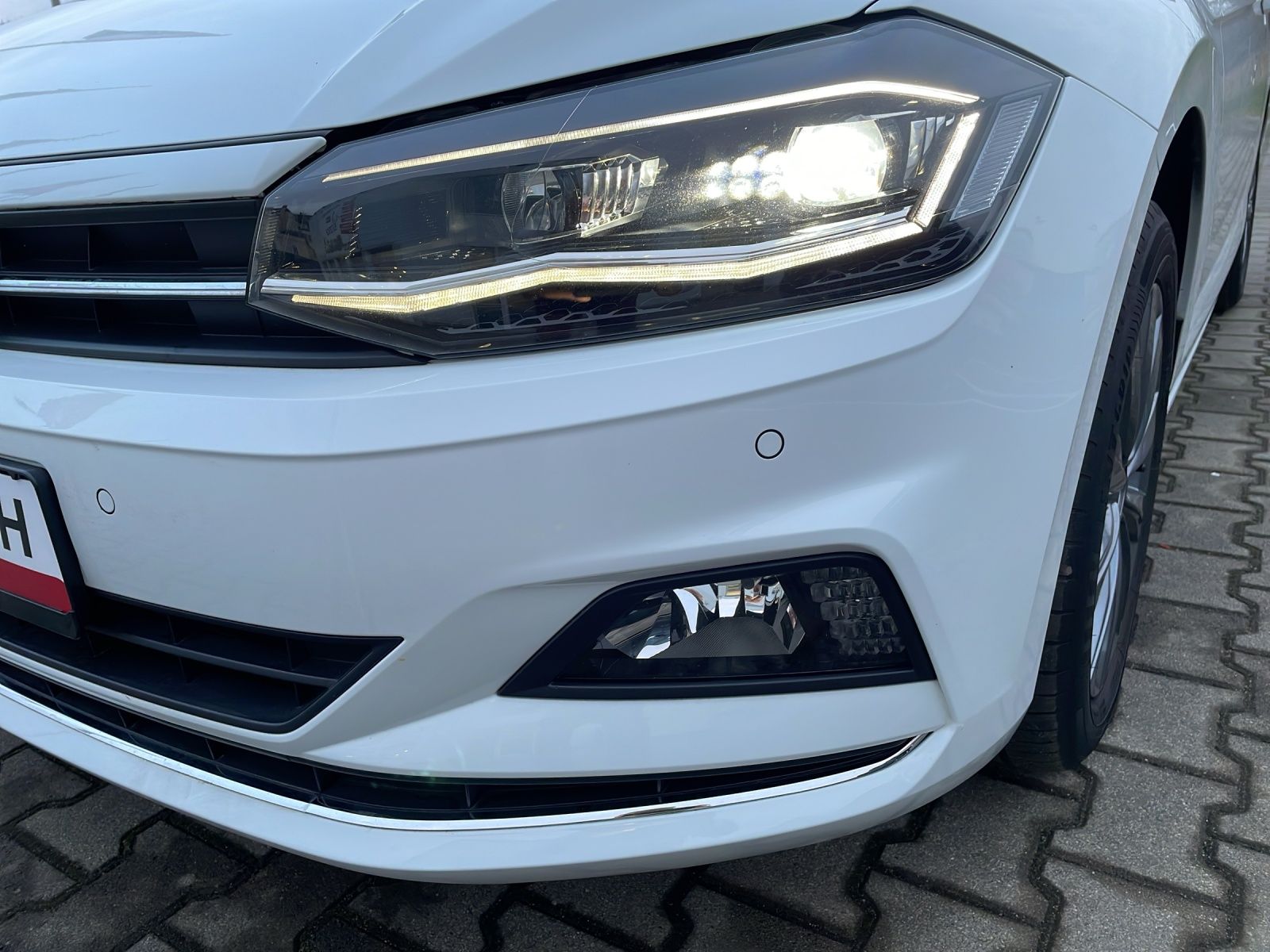 Fahrzeugabbildung Volkswagen Polo Highline TSI DSG LED ACC SHZ PDC Navi Klima