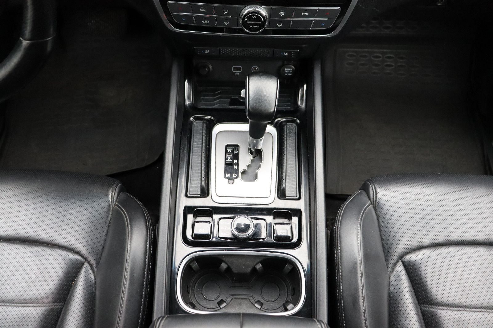 Fahrzeugabbildung Ssangyong REXTON 2.2 4WD AT QUARTZ+Comfort-Paket AHK 3.5T