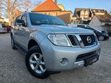 Nissan Pathfinder 2.5 dCi XE 7sitzer 4x4 - silberne Nissan Pathfinder