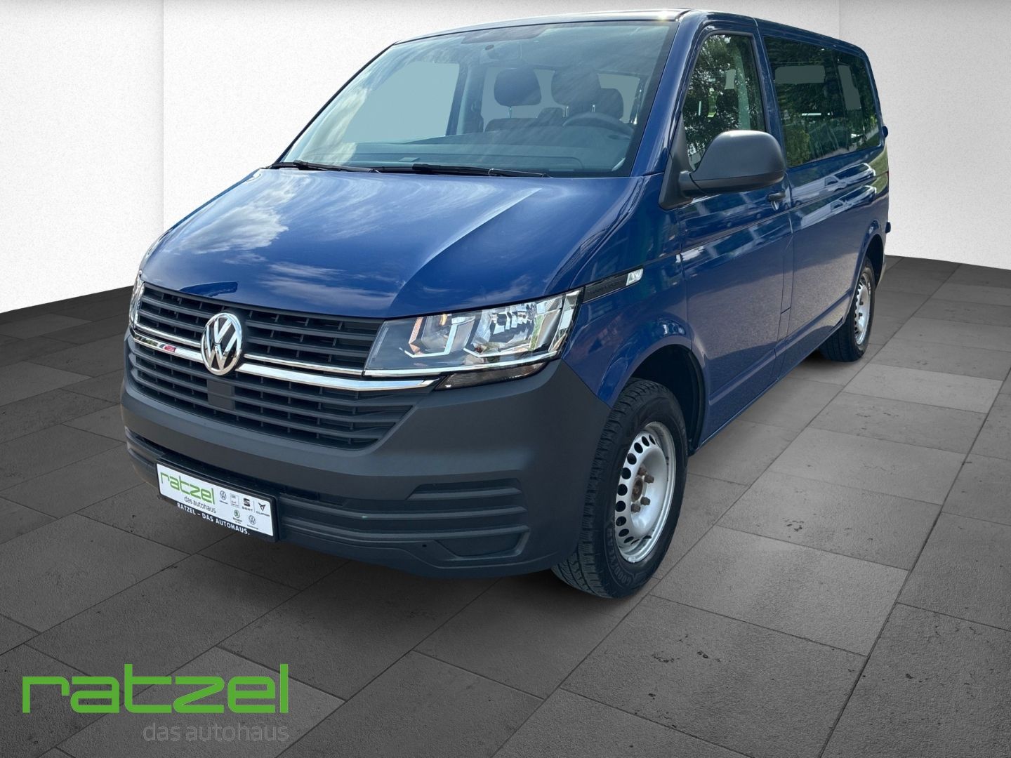 Fahrzeugabbildung Volkswagen T6.1 Kombi 2.0 TDI DAB Notbremsass. PDC 9-Sitzer