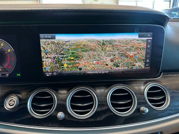 MYAUTOCENTER – Gebraucht- und Jahreswagen mit Werkstattservice in Pfaffenhofen Mercedes-Benz E 400 4Matic *TÜV*AHK*Standh*Avantgarde*