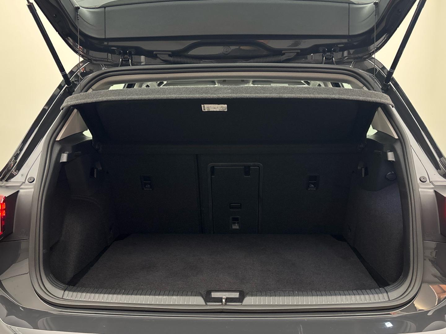 Volkswagen Golf VIII Life 1.5 TSI CarPlay LED ACC App-Con., миниатюра 13