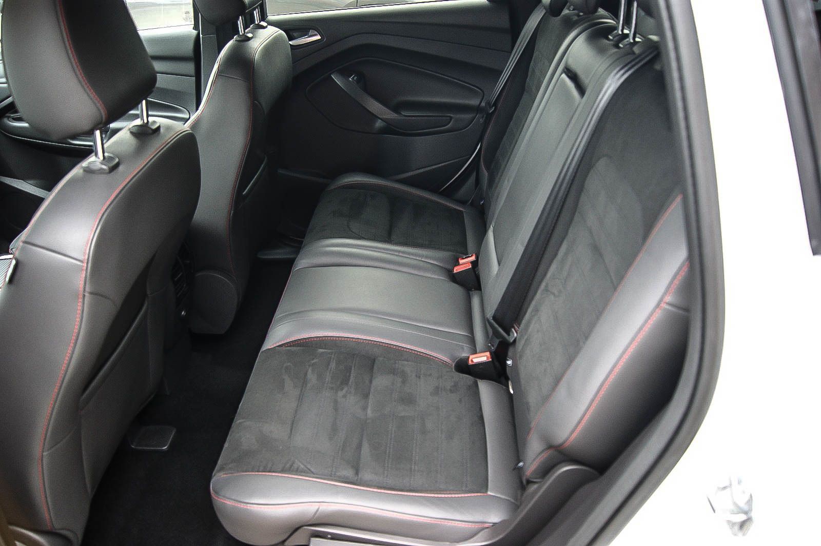 Fahrzeugabbildung Ford Kuga 15 EcoBoost 4x4 Auto ST-Line 1.HAND