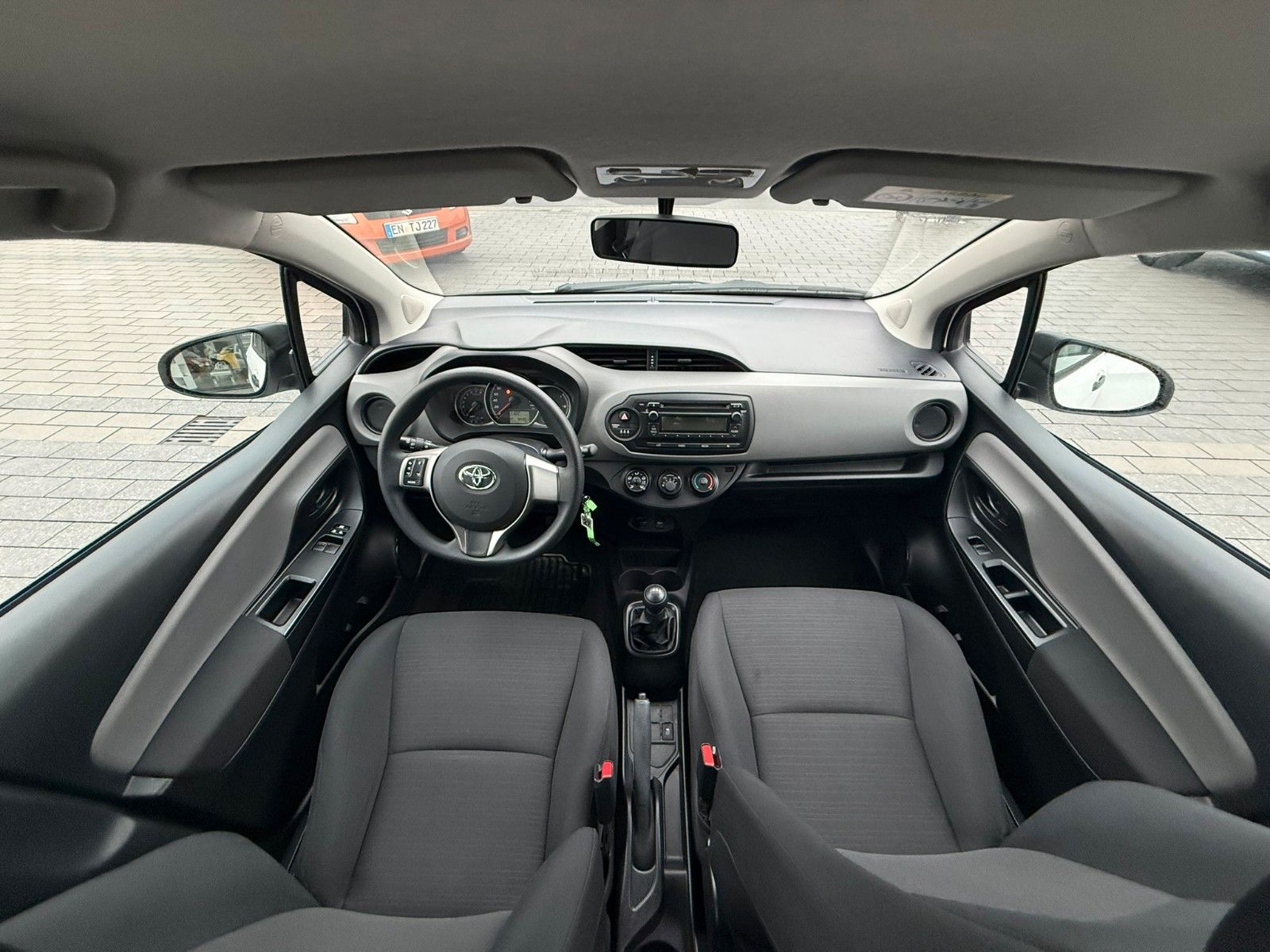 Fahrzeugabbildung Toyota Yaris Basis