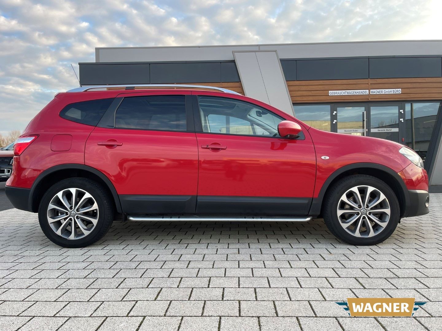 Fahrzeugabbildung Nissan Qashqai+2 Tekna 4X4 Automatik Klimaautomatik 7-S