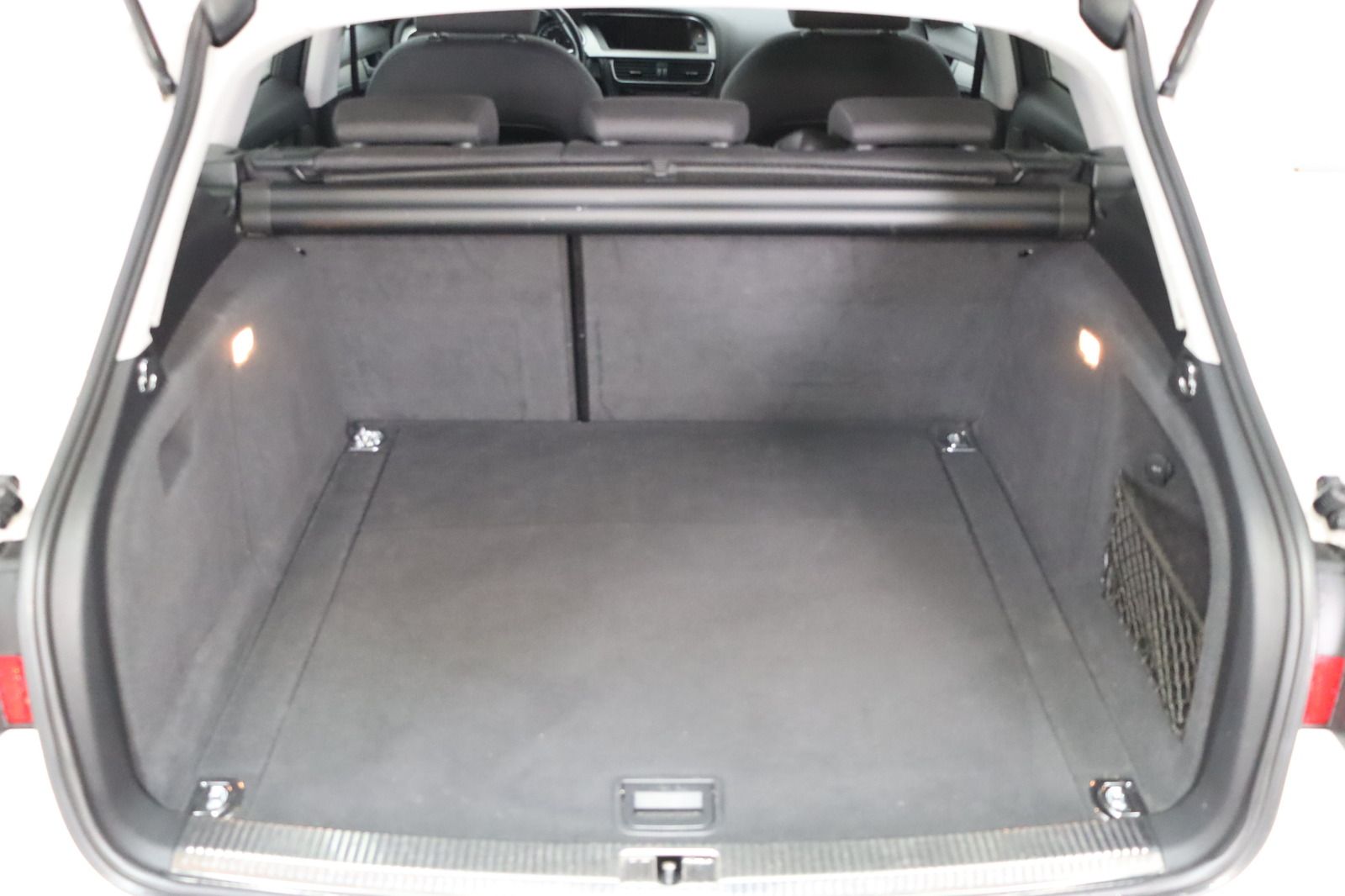 Fahrzeugabbildung Audi A4 1.8 TFSI Attraction Avant S-line * Bi-Xenon *