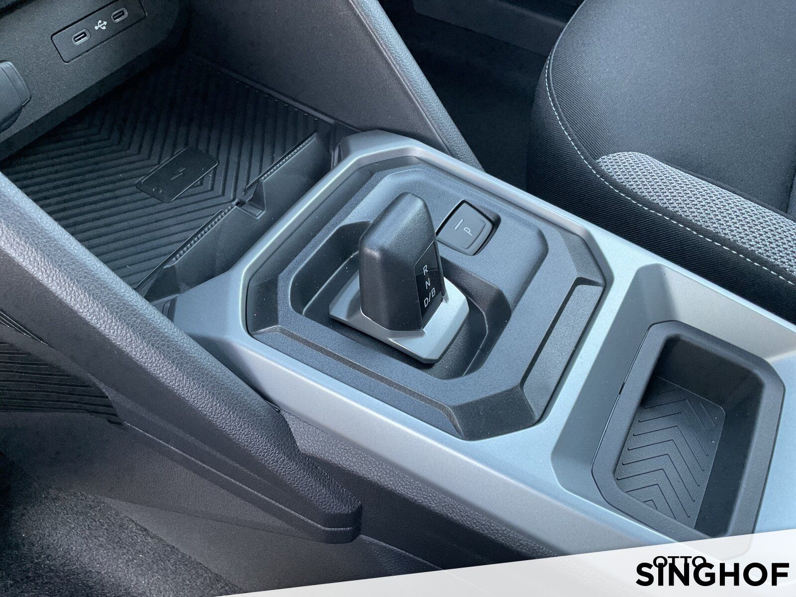 Fahrzeugabbildung Dacia Duster Journey hybrid 155