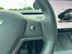 Fahrzeugabbildung Tesla Model Y Long Range Dual AWD