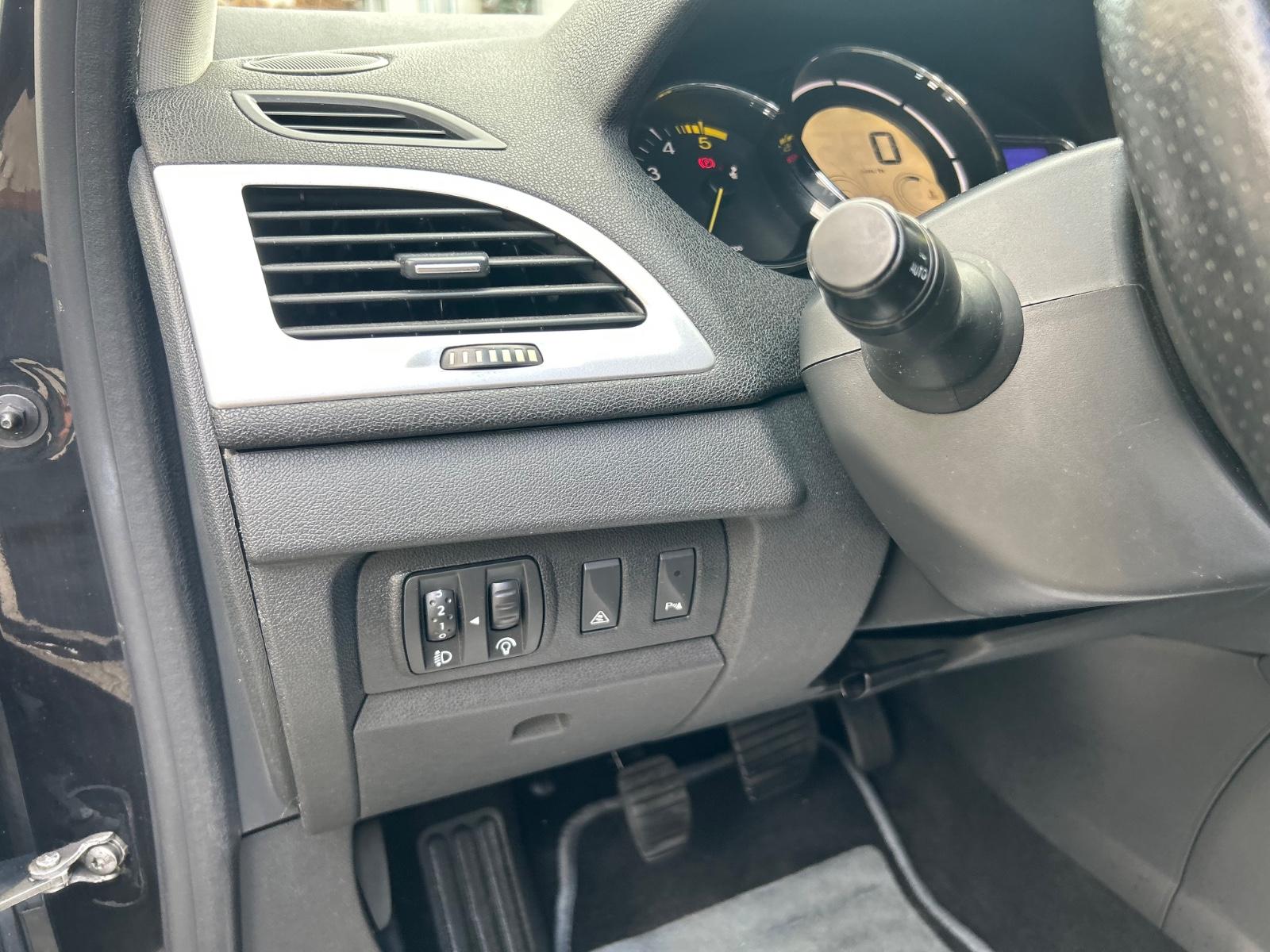 Renault Megane 2010 — photo 10