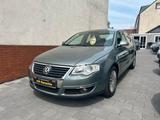 Volkswagen Passat Lim. INSP NEU*AUTOMATIK*SITZH*HU NEU*PDC* - Volkswagen Passat: Grün