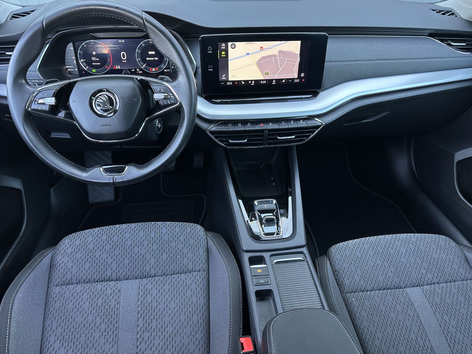 Fahrzeugabbildung SKODA Octavia Combi 2.0 TDI DSG NAV+LED+AHK+V-COCKPIT