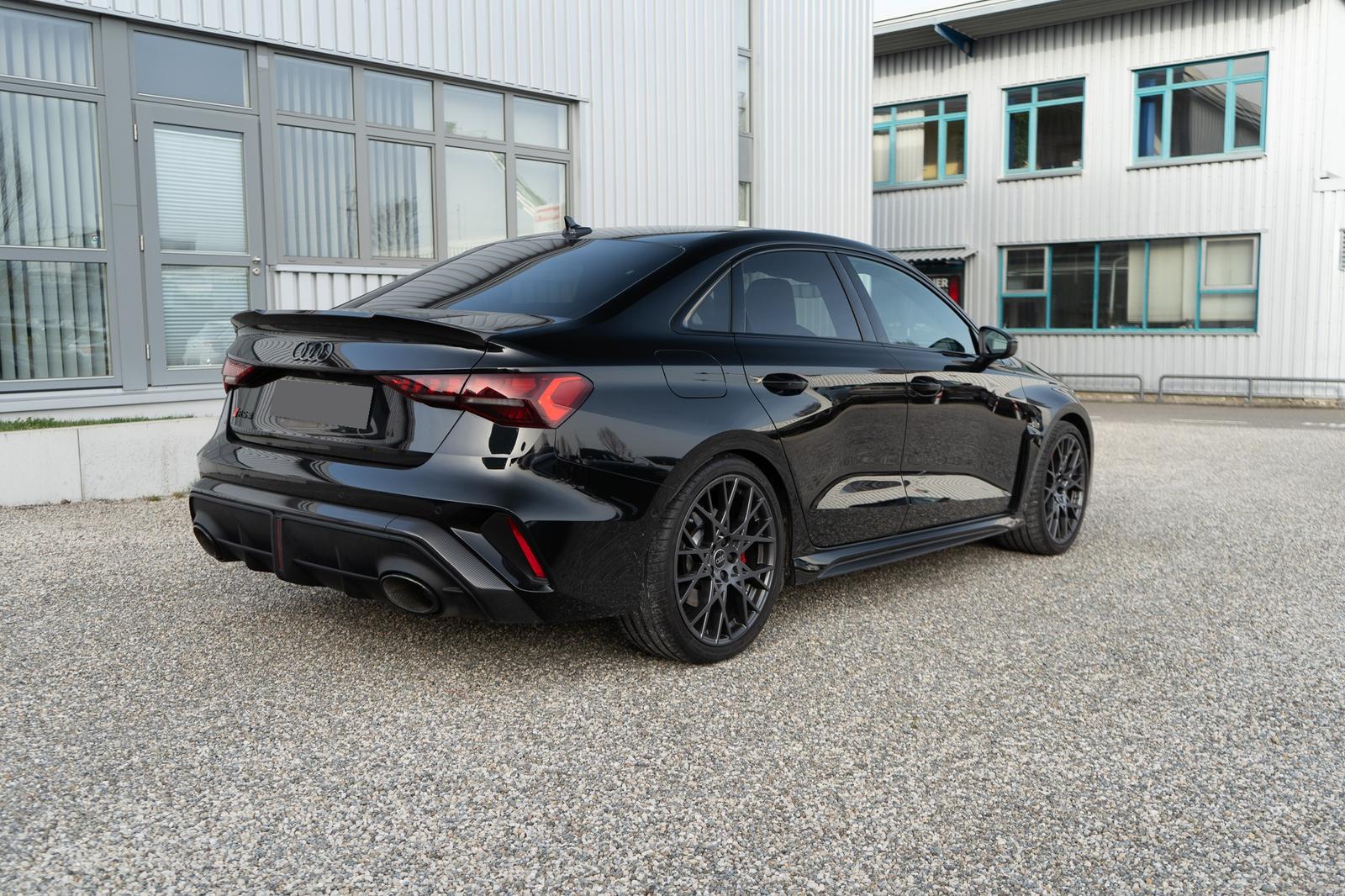 Audi RS 3 2.5 294 kW TFSI quattro Carbon