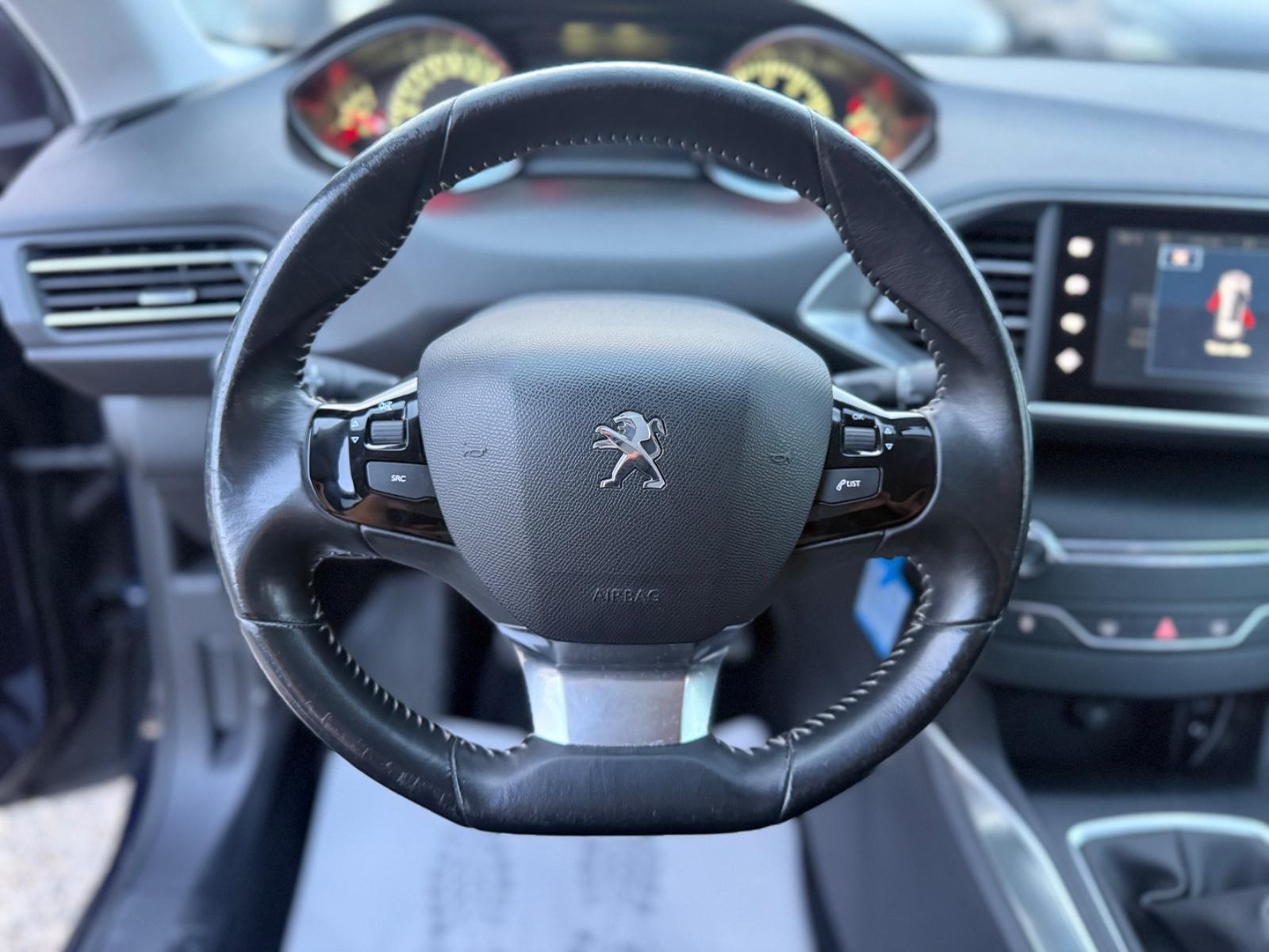 Peugeot 308 2014 — фото 17