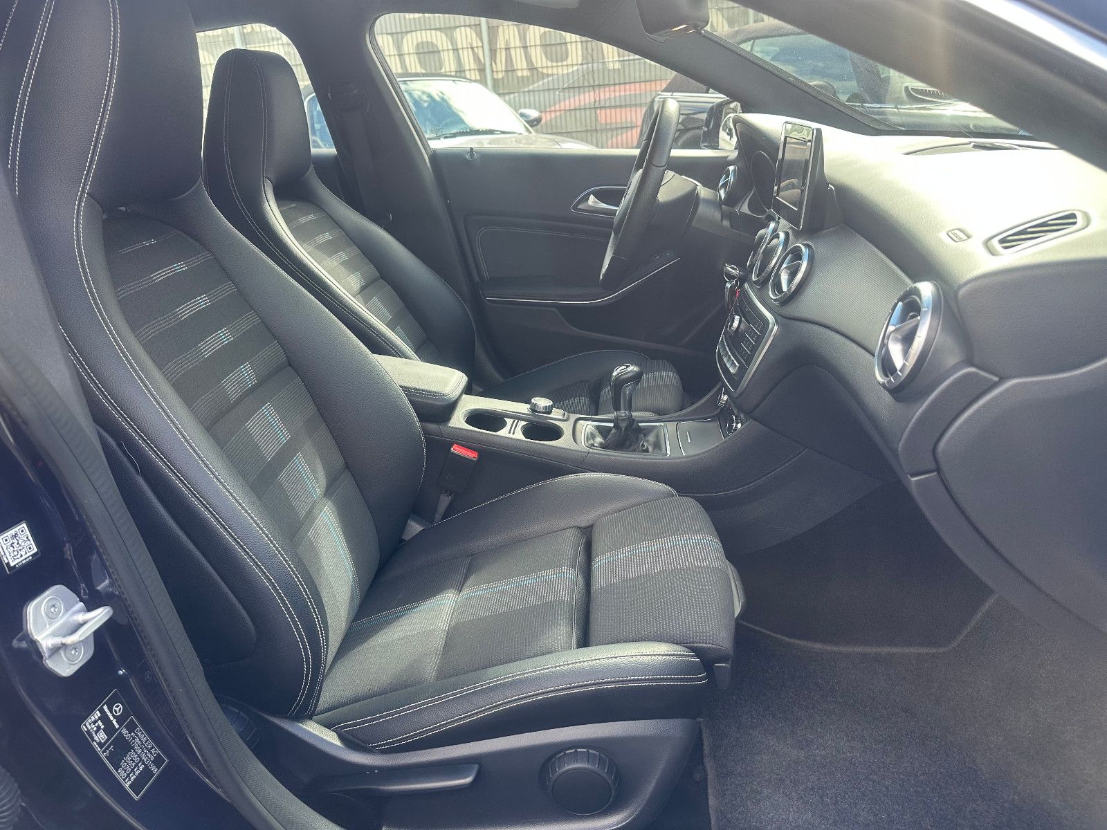 Fahrzeugabbildung Mercedes-Benz CLA 200 d SHOOTING BRAKE*18`LM+SPORT+LED*