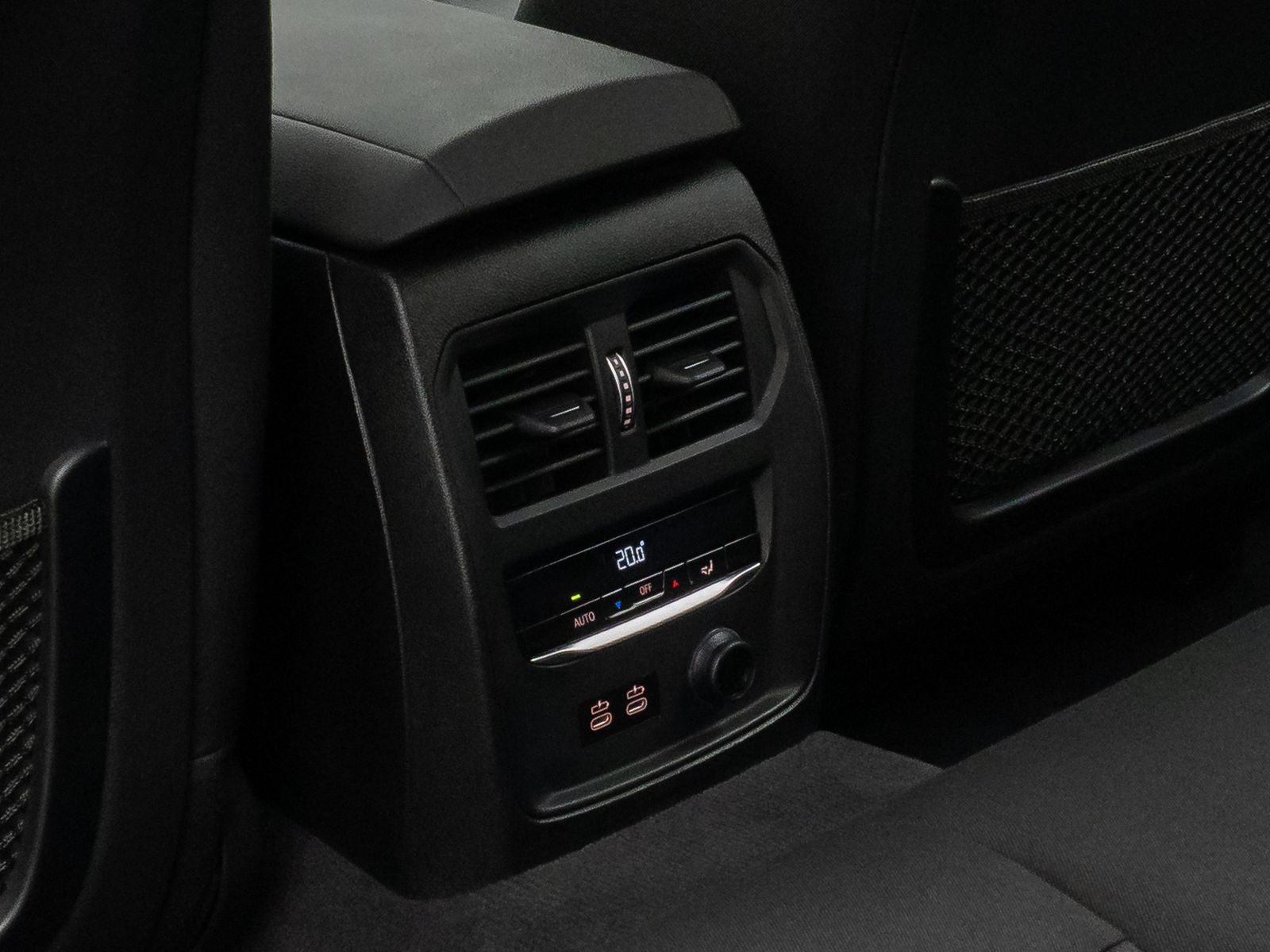 Fahrzeugabbildung BMW 320d GeschwindigReg HiFi Kamera LED CockpitPlus