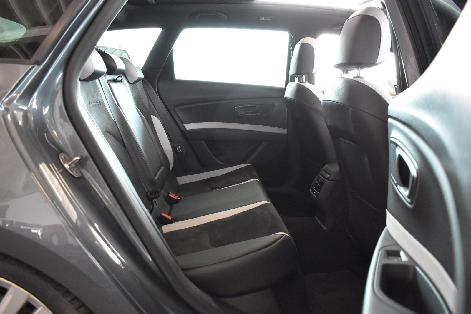 Seat Leon ST Cupra 265 ch DSG • Baquets Alcantara • Toit pano • Caméras AV/AR • DCC • CarPlay