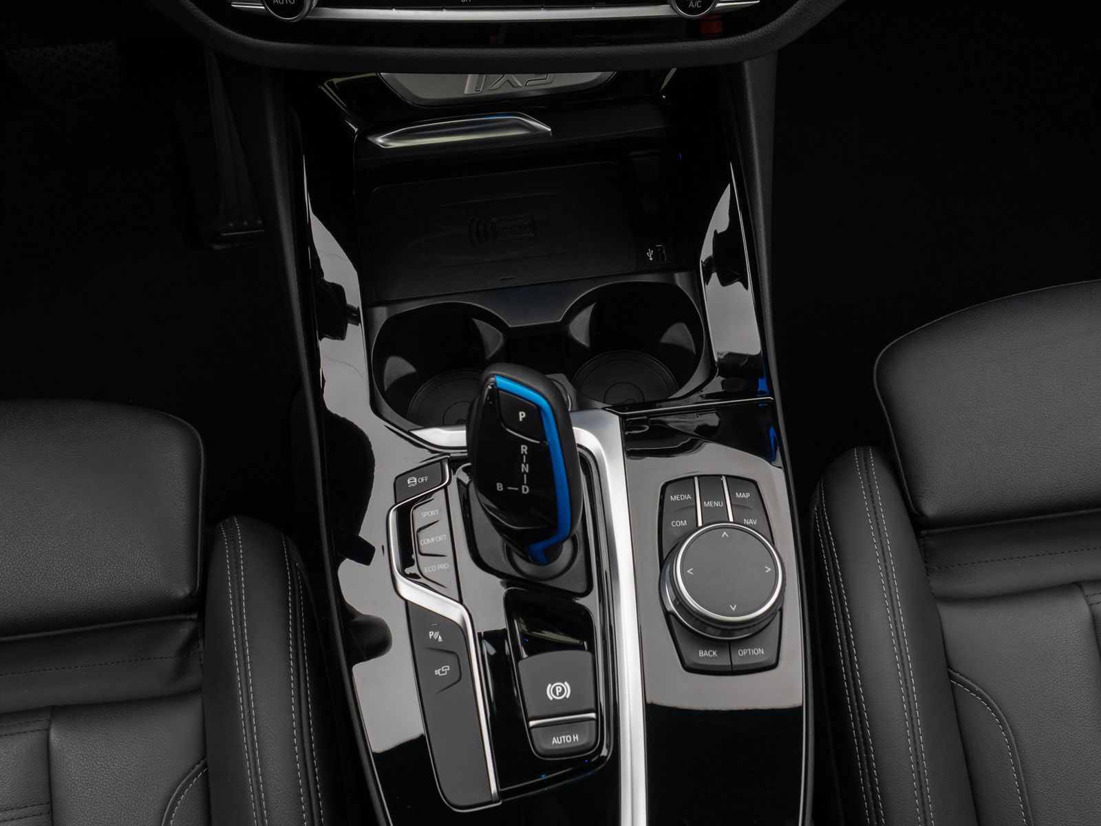 Fahrzeugabbildung BMW iX3 Impressive Panorama 360°HUD DAB H/K Komfort