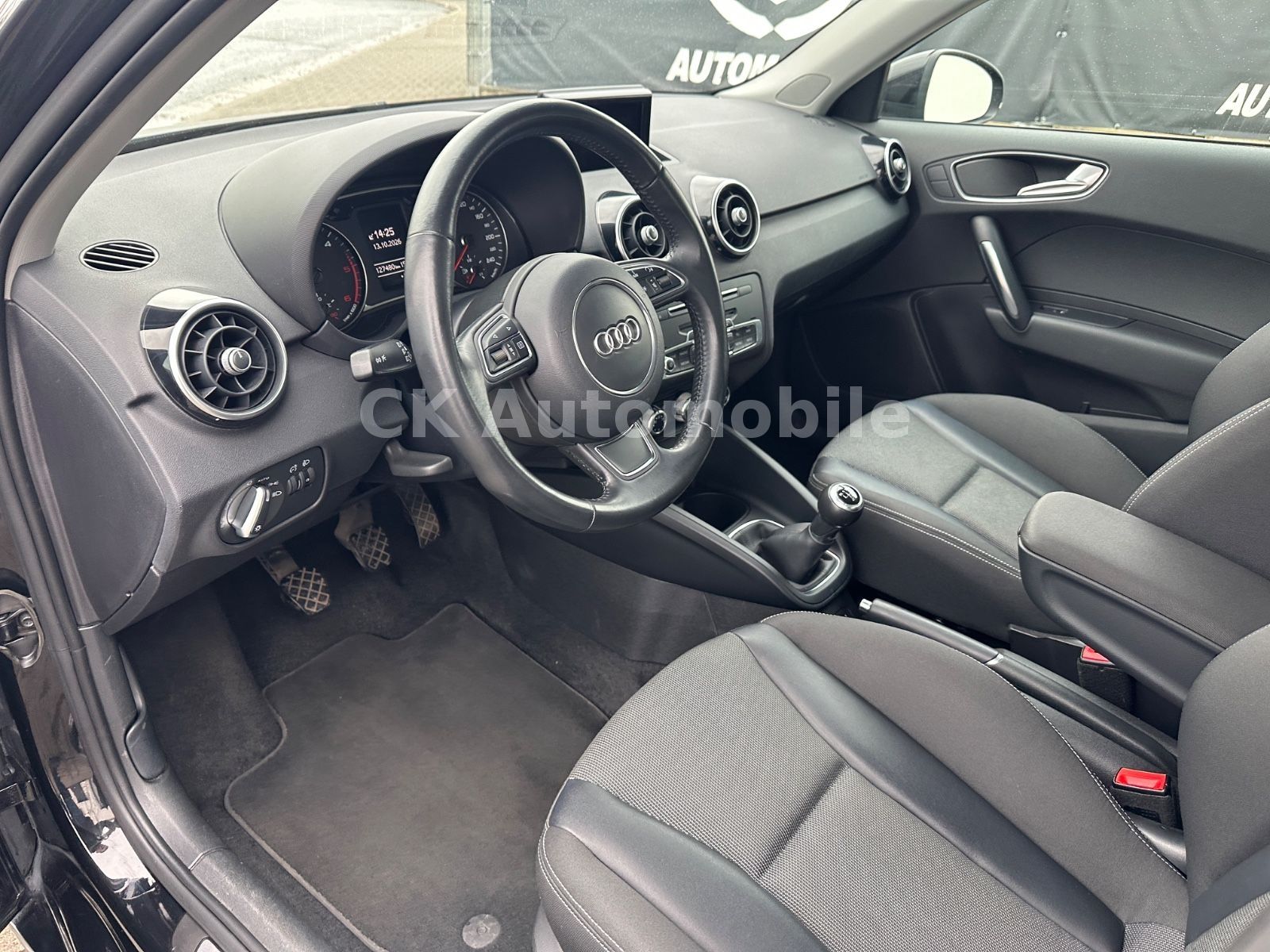 Fahrzeugabbildung Audi A1 Sportback Sport 1.6 TDi/Navi/Klima/SHZ/PDC