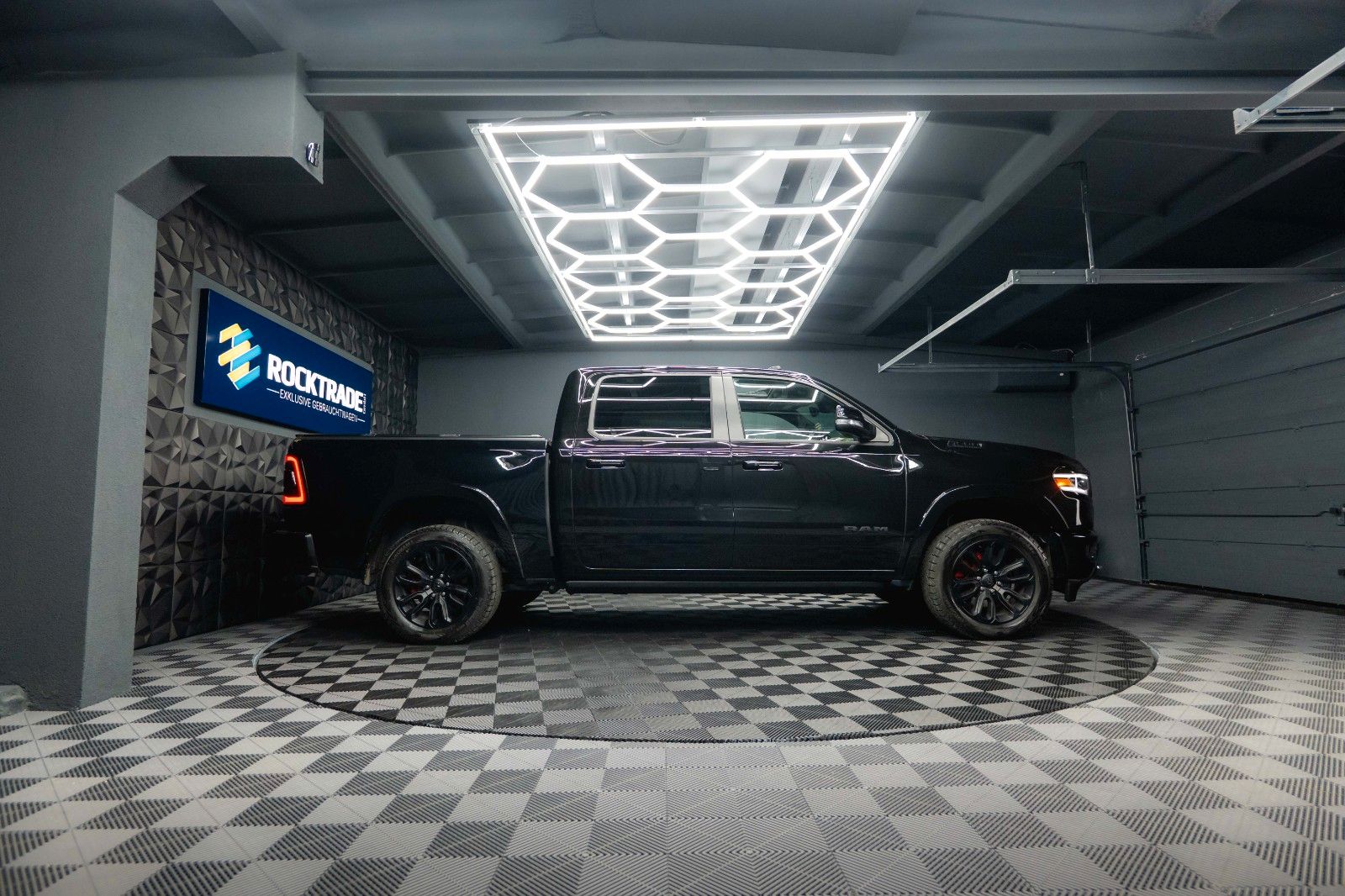 Fahrzeugabbildung Dodge RAM 5.7 V8 HEMI 4x4 LIMITED Offroad 100% Options