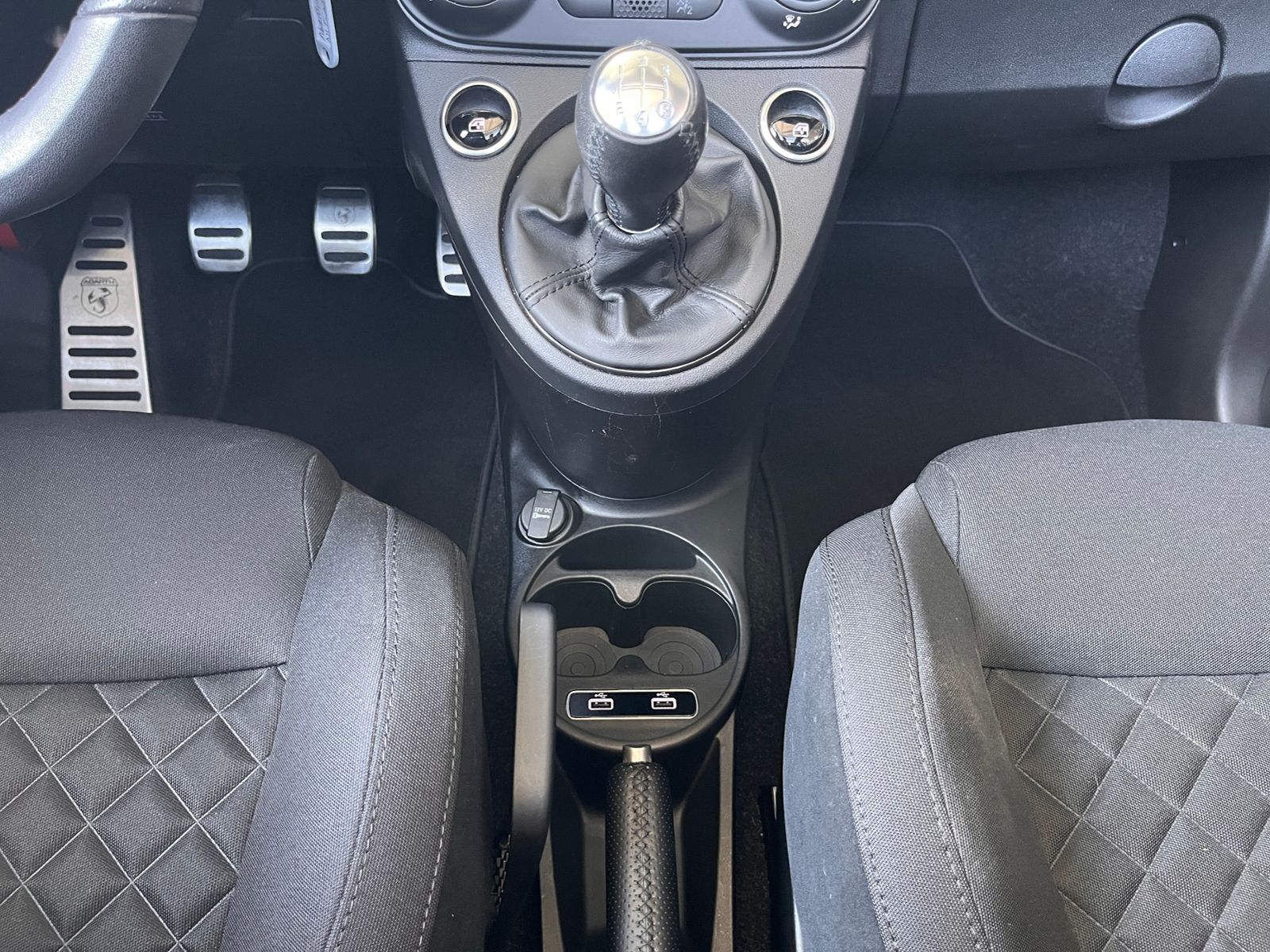 Fahrzeugabbildung Abarth 595C  1.4 T-Jet NAVI ALU