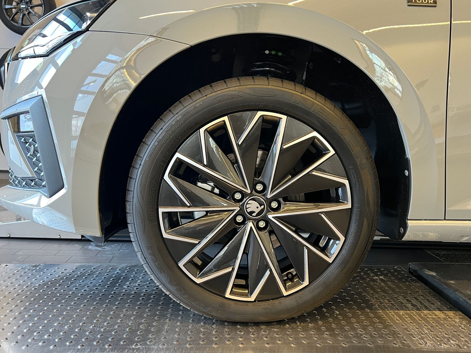 Fahrzeugabbildung SKODA Scala TOUR 1.0 TSI DSG *AHK, Black-Paket, Matrix