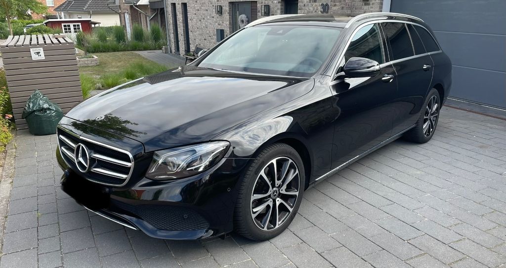 Image of Mercedes-Benz E 220
