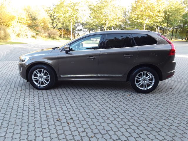 Volvo XC60 AWD- LEDER-PANO-KAMERA-NAVI-TÜV 10/26 TOP