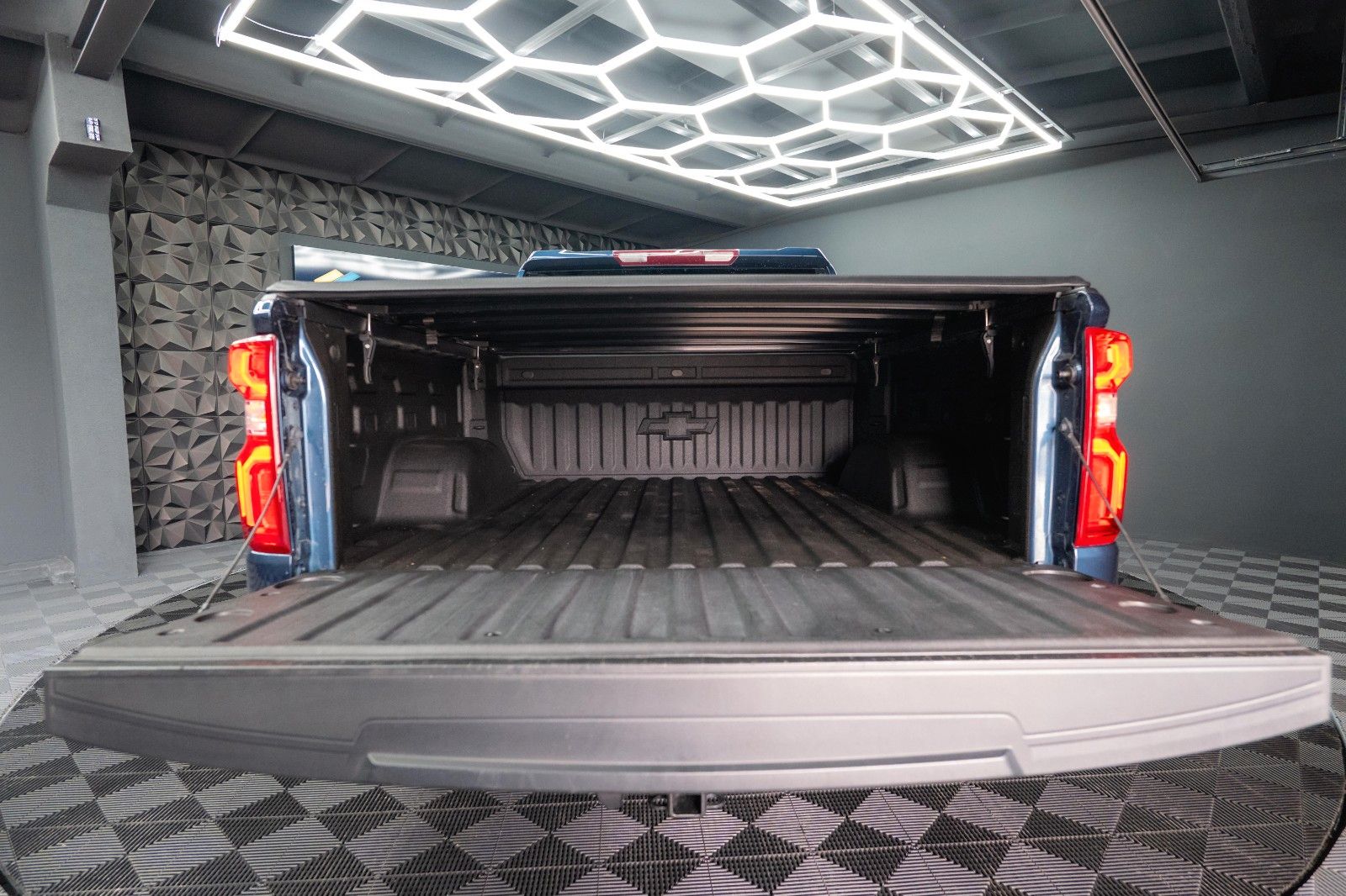 Fahrzeugabbildung Chevrolet Silverado 5.3L V8 4x4 RST Limited ZZ1 NightPaket