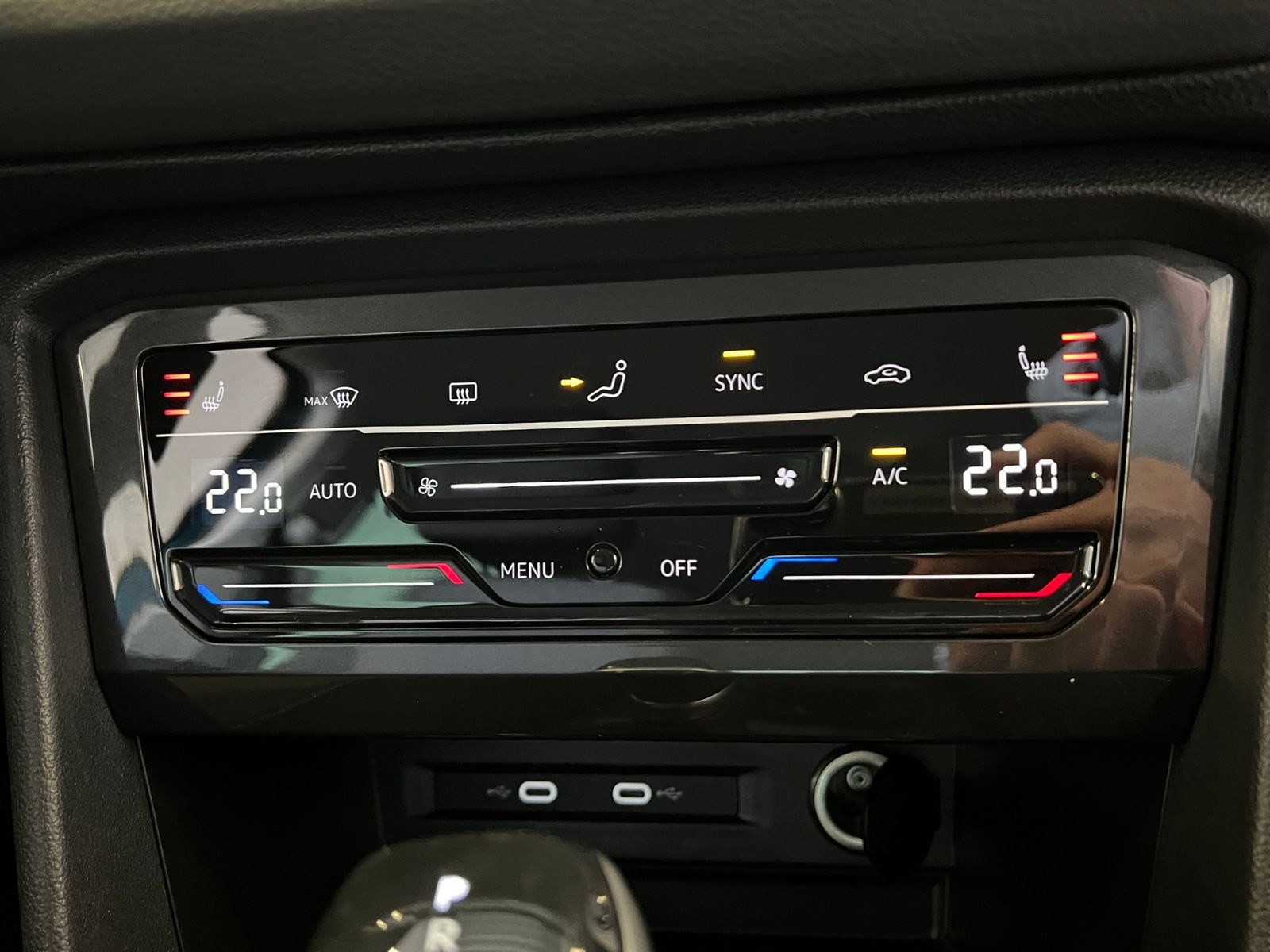 Fahrzeugabbildung Volkswagen Tiguan MOVE 1.5 TSI DSG *AHK, LED, Navi, 18"-LM*