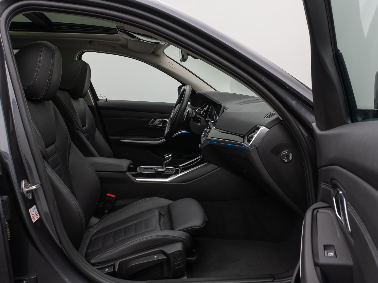 Fahrzeugabbildung BMW 330e xD Sport Line Panorama Laser Kamera HUD DAB