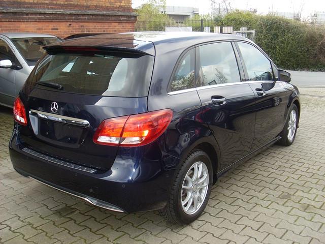 Mercedes-Benz B 180