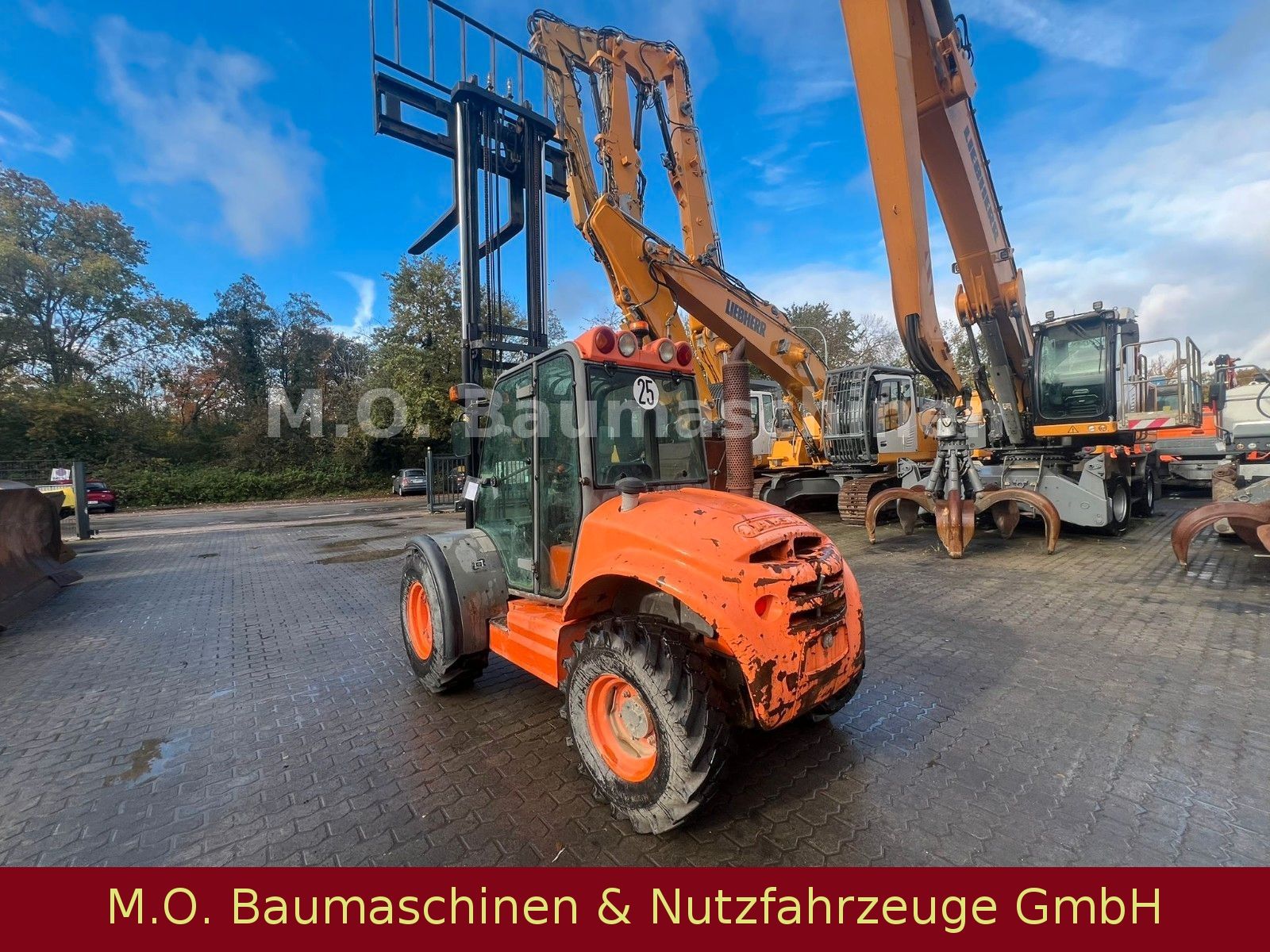 Fahrzeugabbildung AUSA CH 250 / Allrad / 2,5 t / 3,60 m