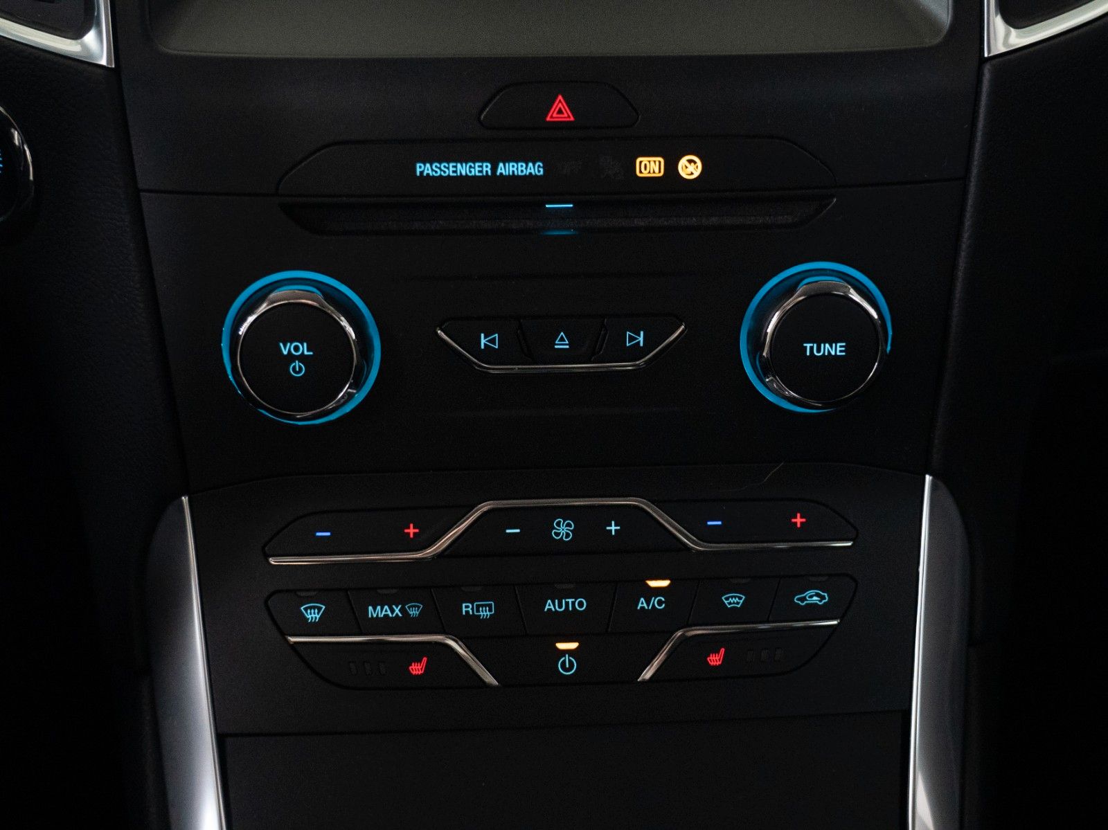 Fahrzeugabbildung Ford Galaxy Titanium/NAVI/AUTOMATIK/7-SITZER/WINTER