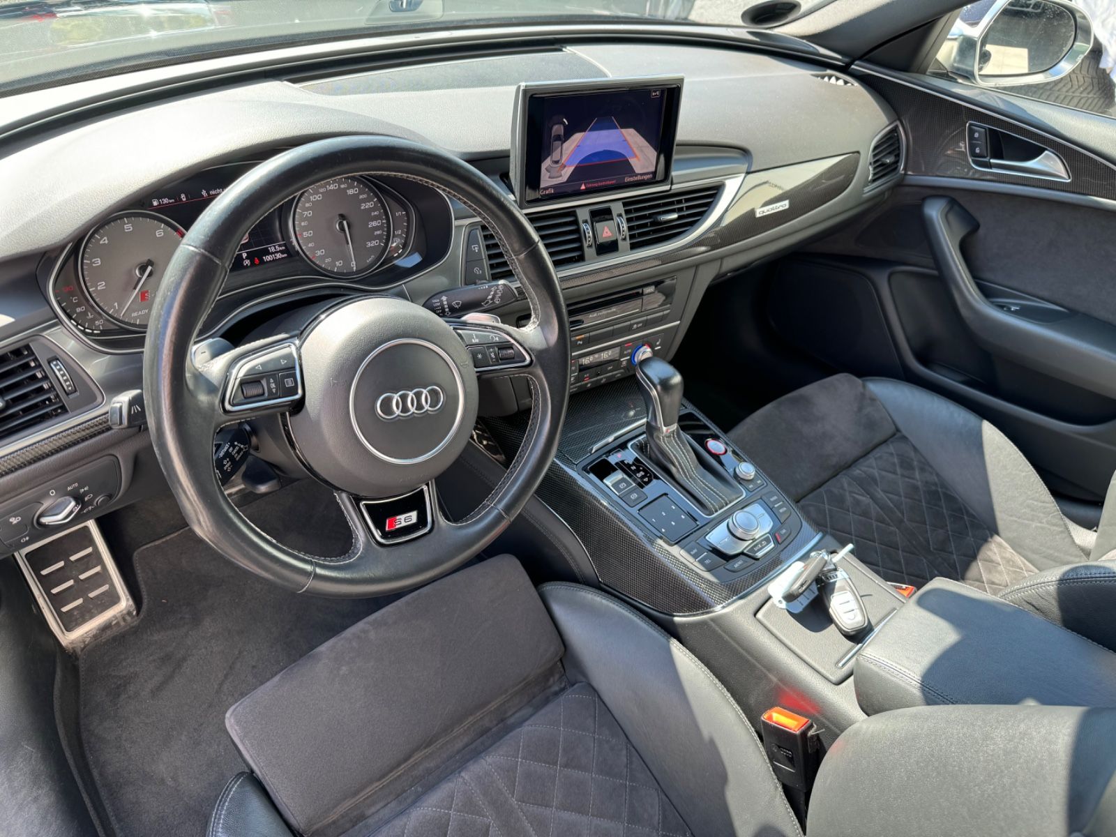 Fahrzeugabbildung Audi S6 Avant 4.0 TFSI quattro/RS-SITZE/CARBON/KAMERA