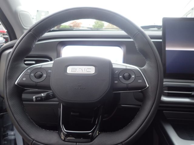 Fahrzeugabbildung BAIC BJ30 4WD HEV El. Panodach Leder digitales Cockpi