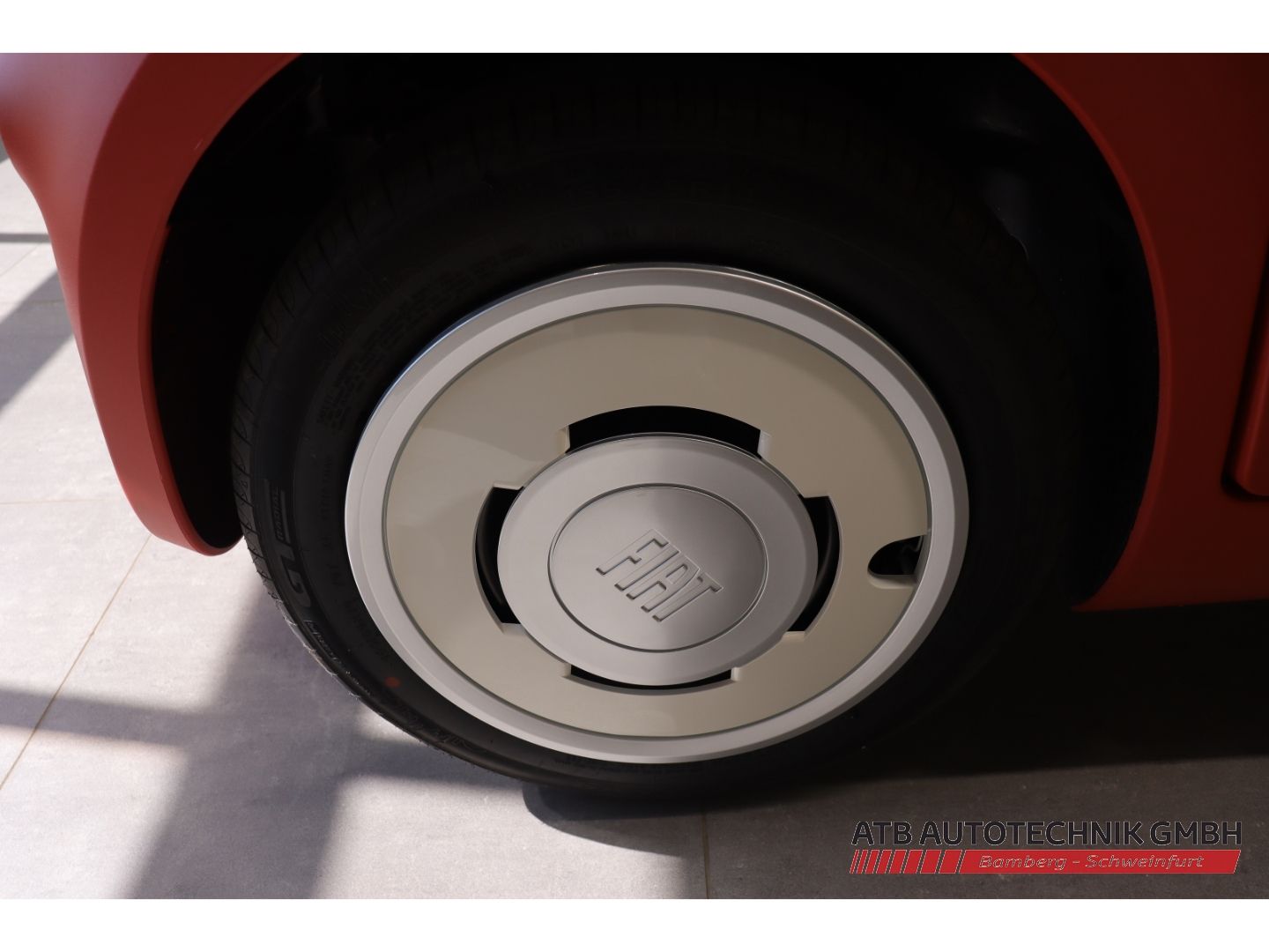 Fahrzeugabbildung Fiat Topolino MY26 7kWh 8,2PS /Fahrbar ab 15 Jahre!
