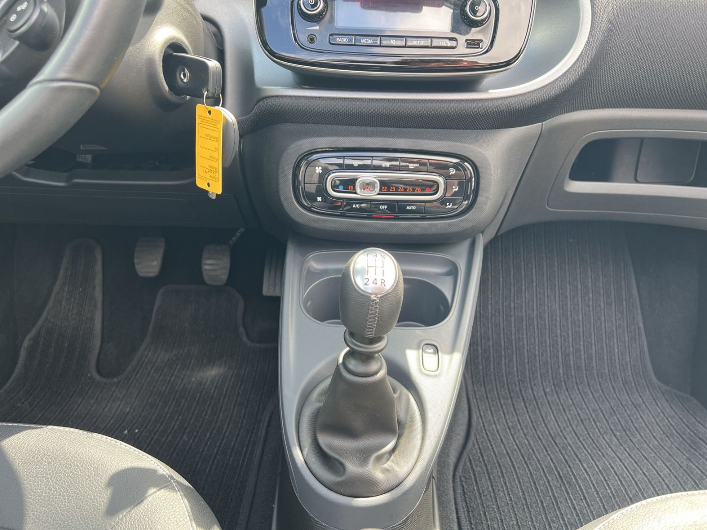 Fahrzeugabbildung Smart fortwo Turbo CABRIO Leder Klimaautom SHZ Temp