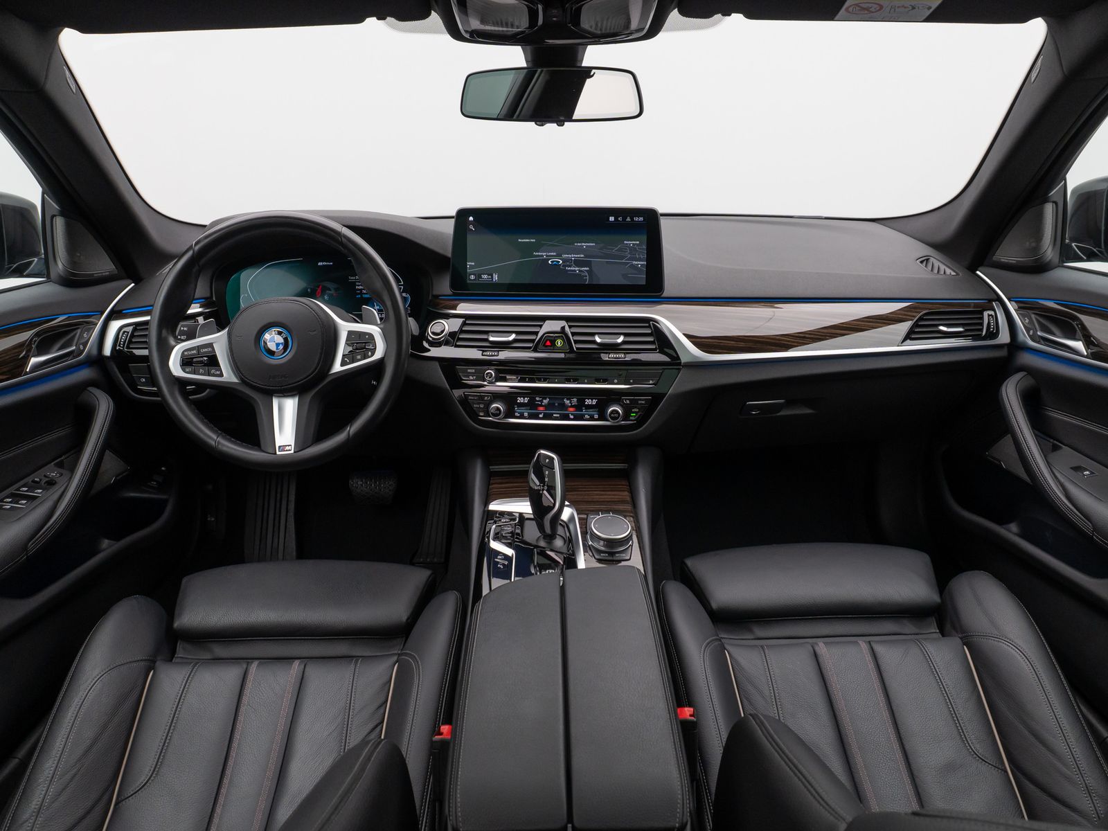 Fahrzeugabbildung BMW 530e Panorama Kamera DAB H/K WLAN Alarm Sport