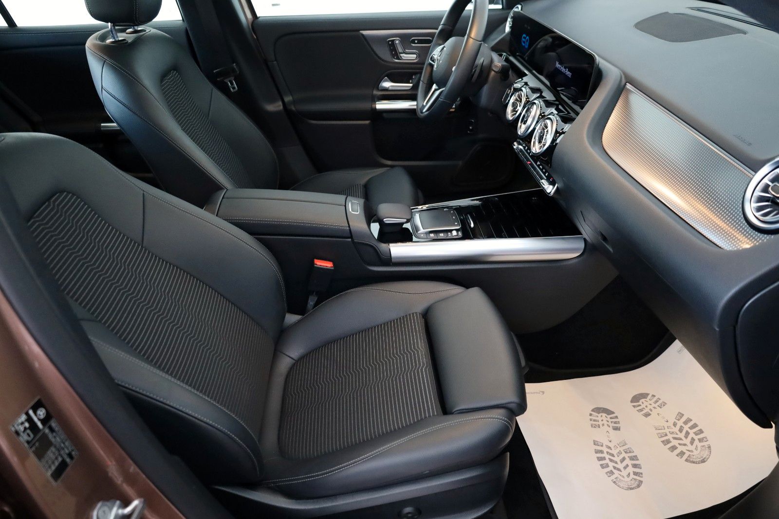Fahrzeugabbildung Mercedes-Benz EQA 250 ,T.Leder,Navi,LED,SH,360°Kamera,Panorama