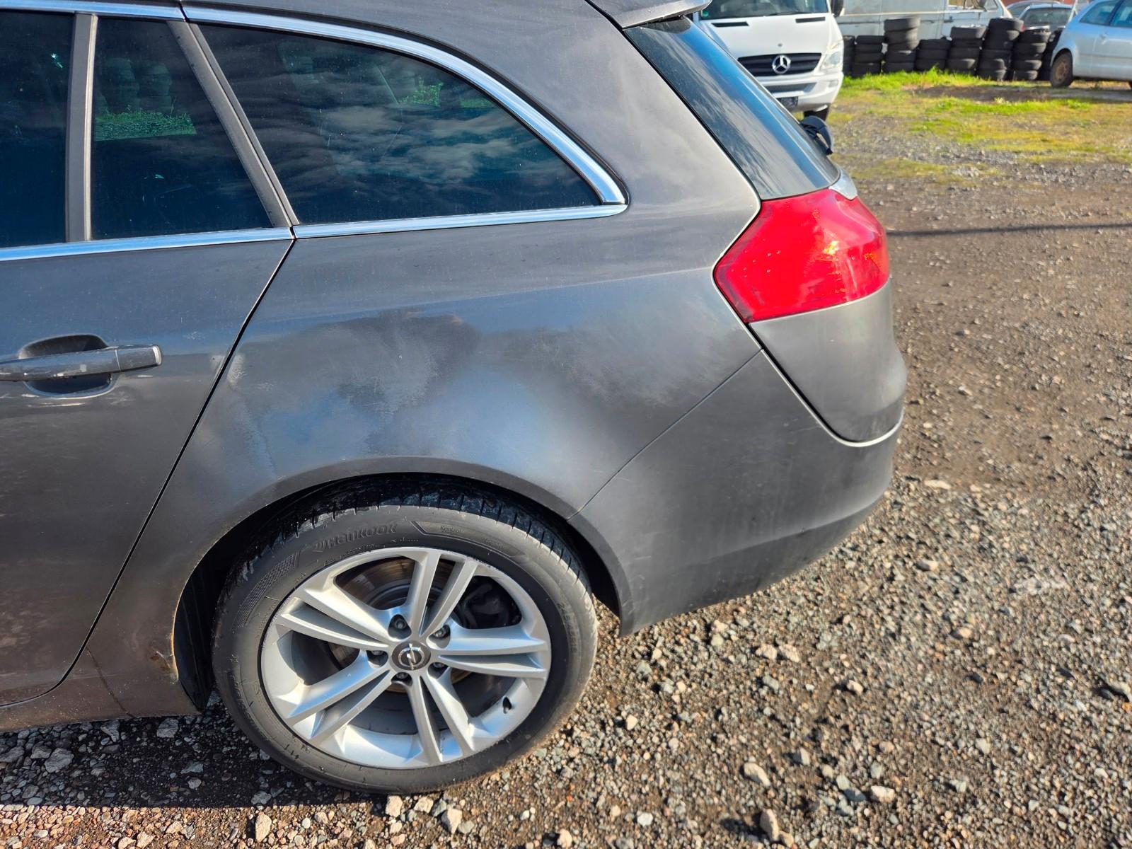 Opel Insignia A Sports Tourer Sport 4x4+AHK+TÜV NEU